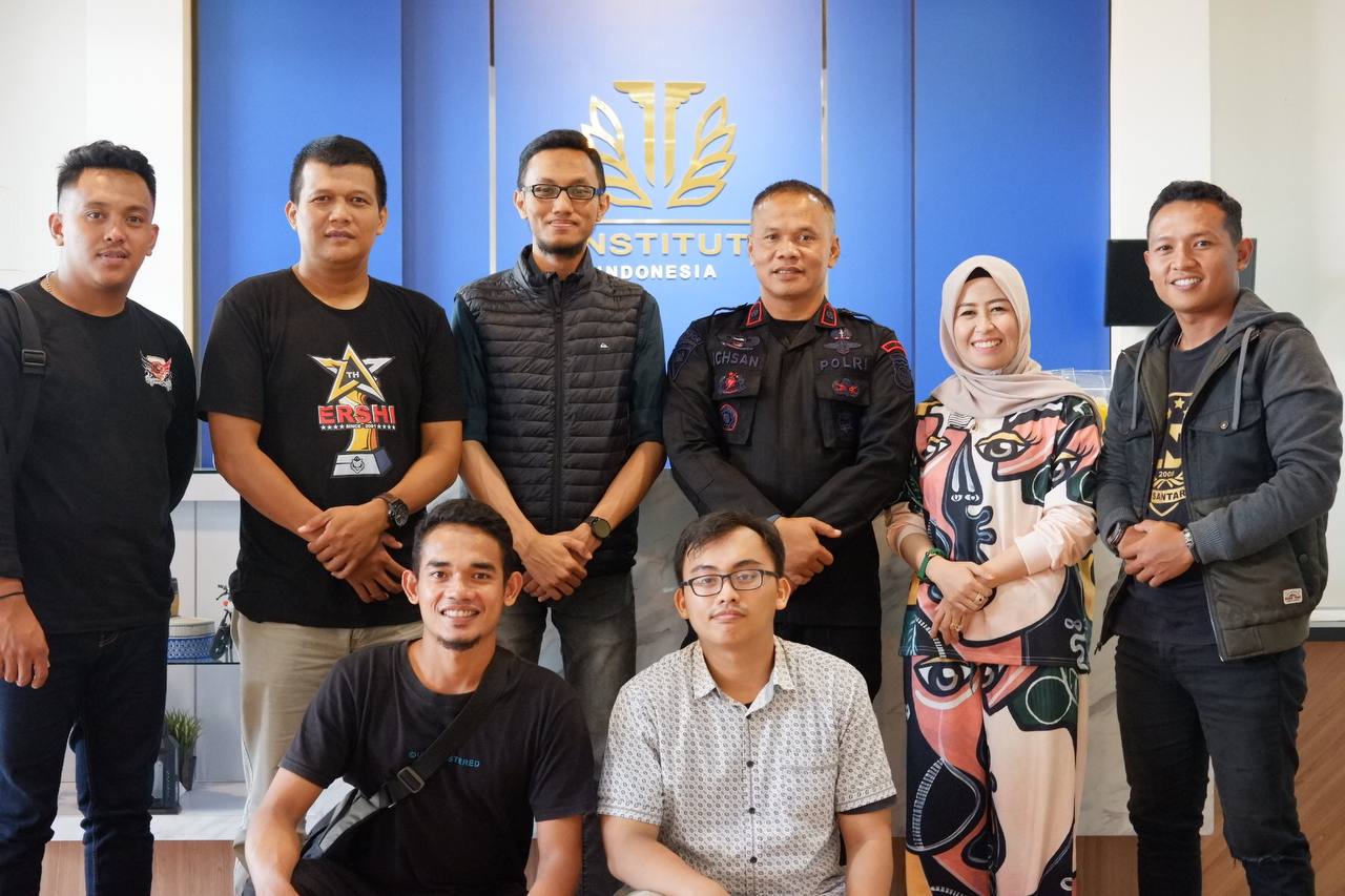 Tingkatkan Kemampuan Tim Multimedia Brimob Bone Gandeng Institut