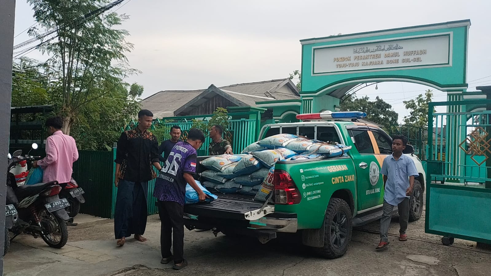 Sasar Enam Ponpes Baznas Bone Salurkan Kg Beras Radar Bone