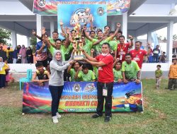 Bupati Indah Tutup Turnamen Sepakbola Sidomukti Cup I