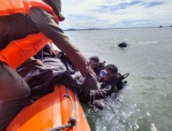 Nelayan Hilang Di Perairan Bajoe, Tim SAR Brimob Bone Diterjunkan Lakukan Pencarian