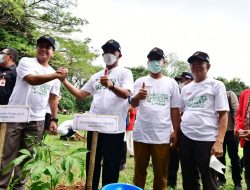 Gubernur Sulsel Dampingi Menteri PMK Sukseskan Penanaman 10 Juta Pohon di Wilayah Sulsel