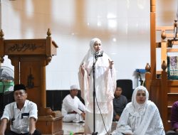 105 Jemaah Haji Tiba Di Lutra, Dijemput Langsung Bupati Indah