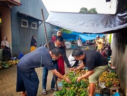 Bareng Kadis TPHP Bone, Gubernur Sulsel Kunjungi Pasar di Bengo Ajak Masyarakat Dukung Ekonomi Kerakyatan
