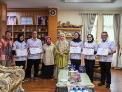Pengabdian di Rampi Tuntas, Lima Nakes Program Nusantara Sehat Dilepas Bupati Indah