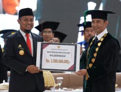 Rp 1,5 Miliar Hibah Untuk Masjid Agung Sultan Alauddin UIN Diserahkan Gubernur Andi Sudirman