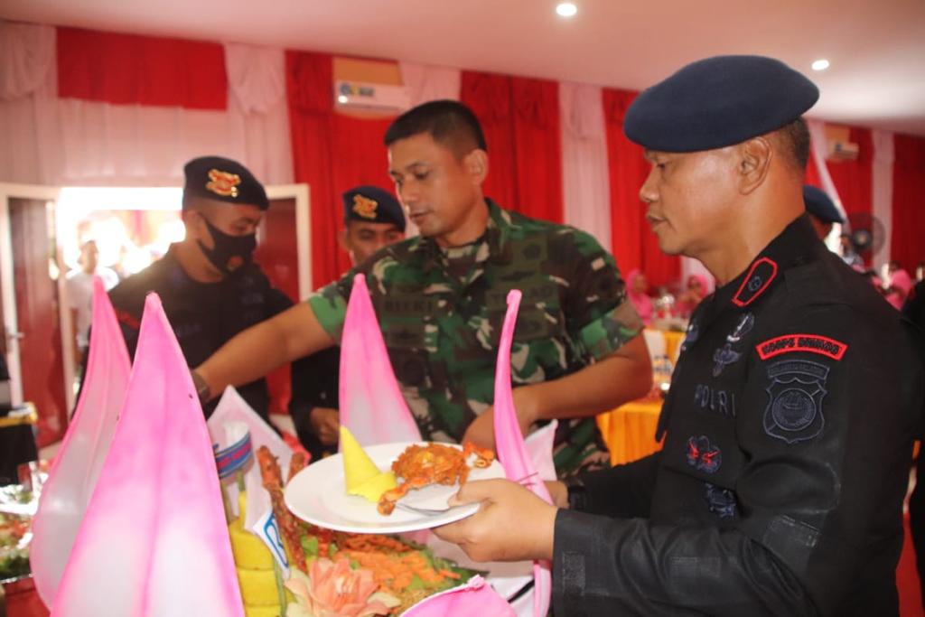 Syukuran HUT Brimob Ke 77, Mako Batalyon C Pelopor Dibanjiri Tumpeng ...