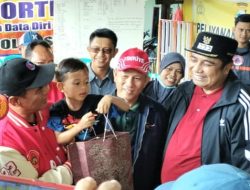 Kunjungi Bocah Yatim Piatu Korban Longsor di Maros, AAS Beri Beasiswa Pendidikan