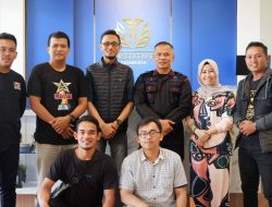 Tingkatkan Kemampuan Tim Multimedia, Brimob Bone Gandeng Institut Indonesia Bone