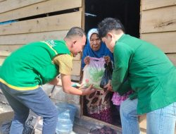 Bantu Warga Miskin di Lonrae, Baznas Bone Serahkan Bantuan Konsumtif