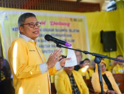 Taufan Pawe Serahkan Bantuan Golkar Sulsel ke Korban Bencana Alam di Kecamatan Mallusetasi Barru