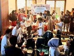 Peduli Korban Banjir Makassar, Tim Kemanusiaan AAS Foundation – IKA Unhas Salurkan Bantuan
