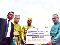 679 Kabupaten Sidrap, Gubernur Sulsel Serahkan Rp 500 Juta Hibah untuk Masjid Agung Sidrap
