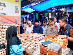 Jelang Lebaran, Gubernur Andi Sudirman Sidak Pasar Pastikan Harga dan Ketersedian Bapok