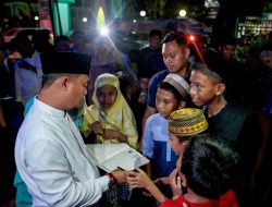 Usai Salat Berjamaah di Takalar, Gubernur Andi Sudirman Diserbu Anak-Anak