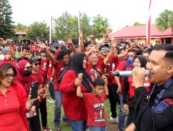 Brimob Hangatkan Euforia Juara PSM Bersama Suporter