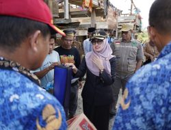 Serahkan Bantuan ke Warga Terdampak Angin Kencang, IDP: Waspada Cuaca Ekstrem