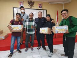 Danyon Ichsan Bagikan Paket Lebaran ke Wartawan di Bone