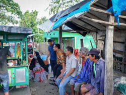 Andi Sudirman Singgah Makan Bakso Pinggir Jalan, Warga Takalar : Sederhana, Baru Kali ini Ada Gubernur Singgah