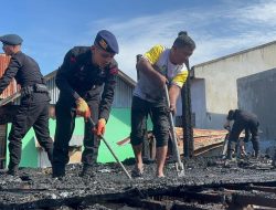 Danyon Ichsan Kerahkan Personel Brimob Bone Bantu Korban Kebakaran Bajoe
