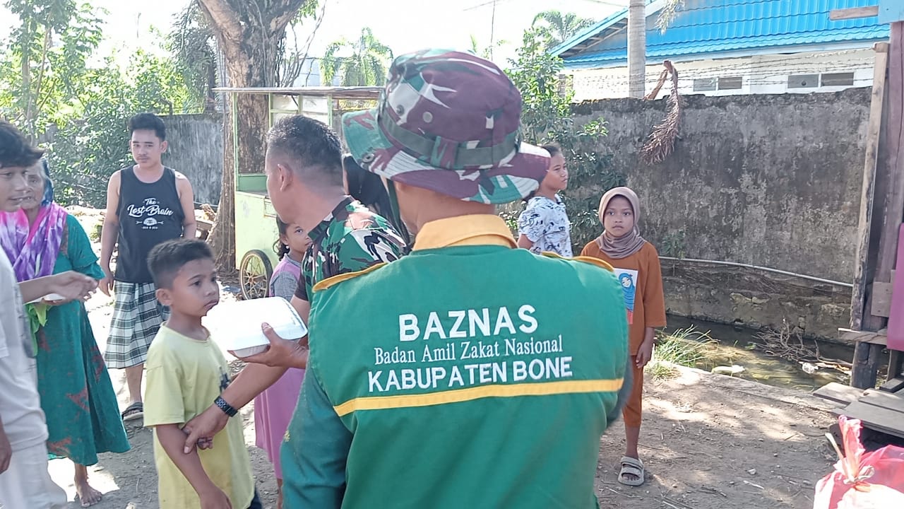 Jumat Berkah Baznas Bone Bagi Bagi Nasi Kotak Ke Tukang Becak Ojek