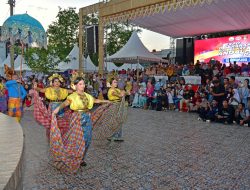 Ribuan Peserta Defile Ramaikan Expo Dekranasda Kreatif Andalan 2023 di Wajo