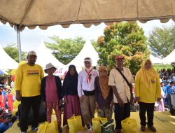 Peduli Lansia, Bupati Indah Bagikan 117 Paket Bantuan