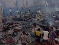 Puluhan Kios di Pasar Waetuwo Ludes Terbakar