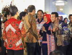 Gunakan Batik Sarita Khas Toraja Utara, Pj Gubernur Bahtiar Didampingi Ketua PKK Sofha Marwah Hadiri Peringatan Hari Batik Nasional