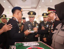 HUT ke-78 TNI, Danyon dan Kapolres Bone Kompak Beri Kejutan Dandim 1407