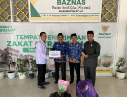 BAZNAS Bone Serahkan Bantuan untuk Kebakaran di Mattampawalie Lapri