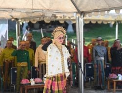 Kenakan Baju Adat, Bupati IDP Pimpin Upacara Sumpah Pemuda