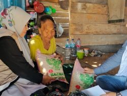 Senyum Bahagia Nenek Bollo dan Jenne Terima Bantuan BAZNAS Bone
