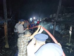 Kebakaran Hebat di Pemukiman Warga Tibojong Bone, Batalyon C Kerahkan Tim SAR Bantu Padamkan Api