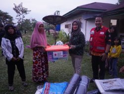 Serahkan Bantuan Korban Kebakaran di Desa Pandak, Bupati IDP Imbau Warga Waspada Bahaya Kebakaran
