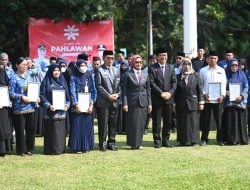 Peringati Hari Pahlawan 2023, IDP Serahkan Penghargaan Nakes Teladan