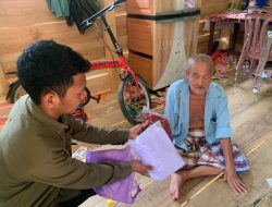 Baznas Bone Salurkan Bantuan Seragam Sekolah SD untuk Andini