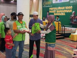 Baznas Bone Salurkan Ratusan Paket Ramadhan Bahagia untuk Petugas Kebersihan Kabupaten Bone