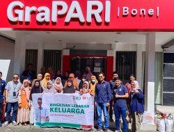 Telkomsel Branch Bone dan Rumah Zakat Indonesia Serahkan Parcel Lebaran kepada Guru Mengaji