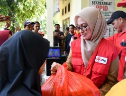 Bupati IDP Serahkan Paket Bantuan PMI, Sasar 79 KK Di Bantimurung