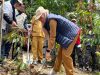 Hari Bumi, Bupati IDP Pimpin Aksi Tanam Pohon di Rongkong