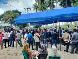 Antusias Masyarakat Bone Tunggu Kedatangan Jokowi dan Mentan di Awangpone