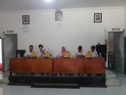 Disdik Bone Serahkan Ratusan SK Honorer Tingkat SD dan SMP