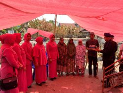 Salurkan Bantuan Korban Kebakaran Di Soppeng, Danyon Ichsan ; Wujud Simpati Personel Brimob Bone