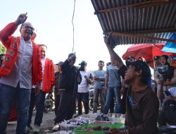 Tinjau Dermaga Sandaran Kapal Nelayan, Cagub Sulsel Danny Pomanto Serap Aspirasi Pedagang di TPI Maros