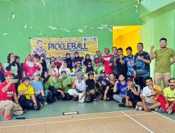 Pertandingan Internal Pickleball, Kadispora Bone dan Ibu Kapolres Bone Raih Juara di GOR Matanna Tikka