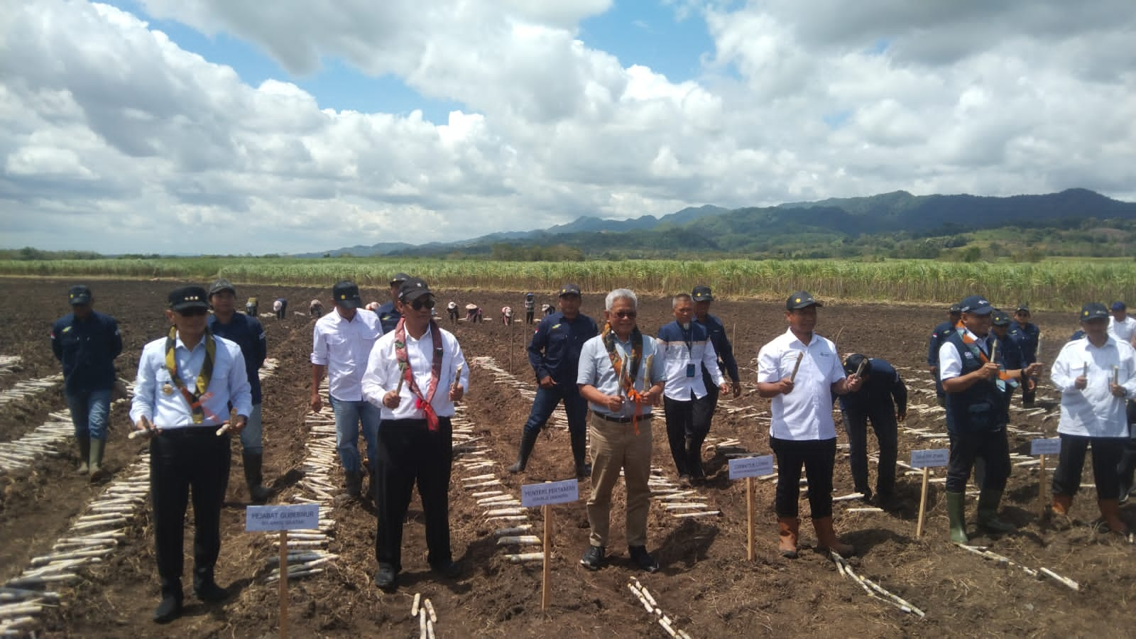 Mentan Kunjungi Pabrik Gula Camming, Optimalkan Pembinaan Petani dan Penyuluh Demi Peningkatan Produksi Pangan Nasional Menuju Indonesia Swasembada Gula 2028