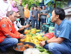 Blusukan ke Pasar Sentral Palakka Bone, Danny Pomanto Sebut PR Besar Kandidat Bangkitkan Ekonomi Masyarakat