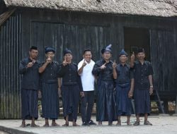 Danny Terima Gelar Penghormatan Dari Ketua Adat Ammatoa, Puto Lipung Daeng Mana’i