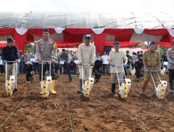 Mentan Bersama Kapolri dan Panglima TNI Launching Program Swasembada Pangan