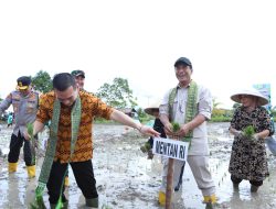 Mentan Jelajahi 3 Provinsi dalam 1 Hari Demi Swasembada Pangan